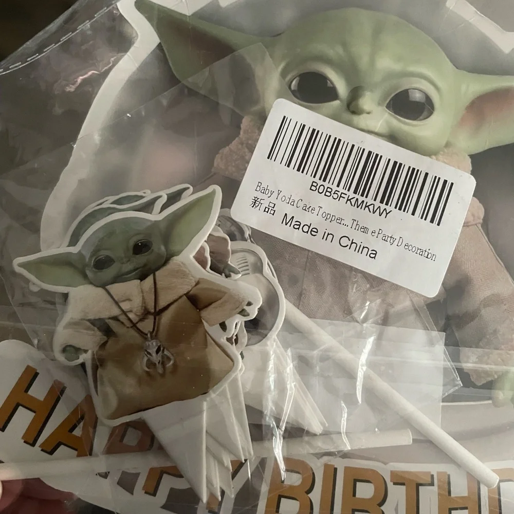 Happy Birthday Baby Yoda cake and cupcake toppers